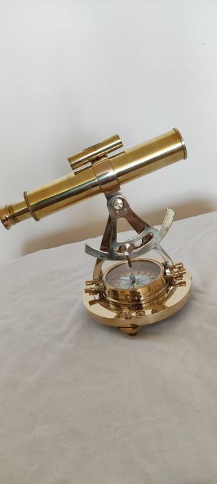 Секстанти и магнитни компаси - реплика