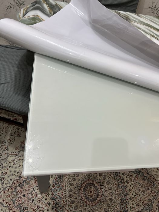 Продам стеклянный стол недорого