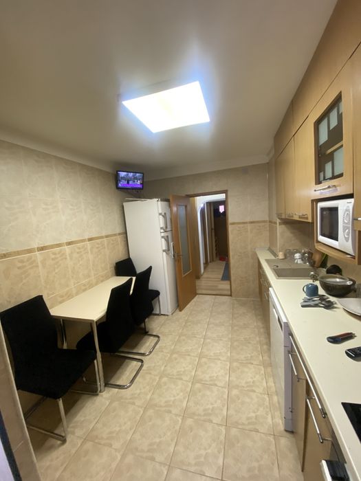 Inchiriez apartament 3 camere Ploiesti 400€