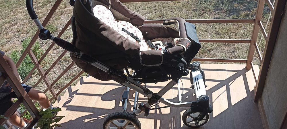 Продавам бебешка количка