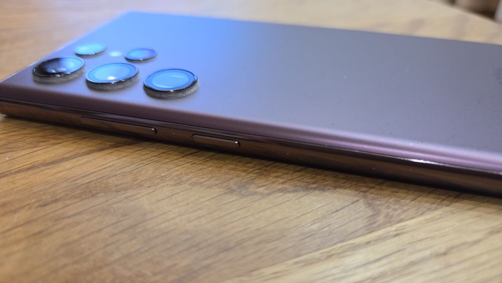 продавам Samsung S 22 Ultra