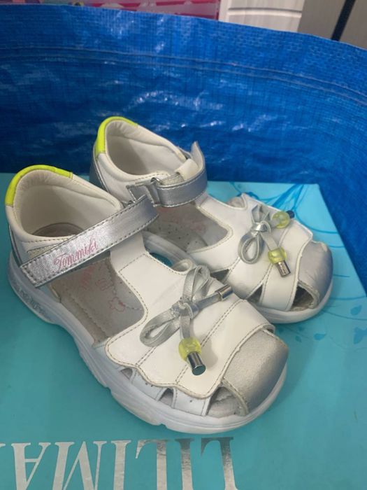 Продам сандали,кроссовки на девочку