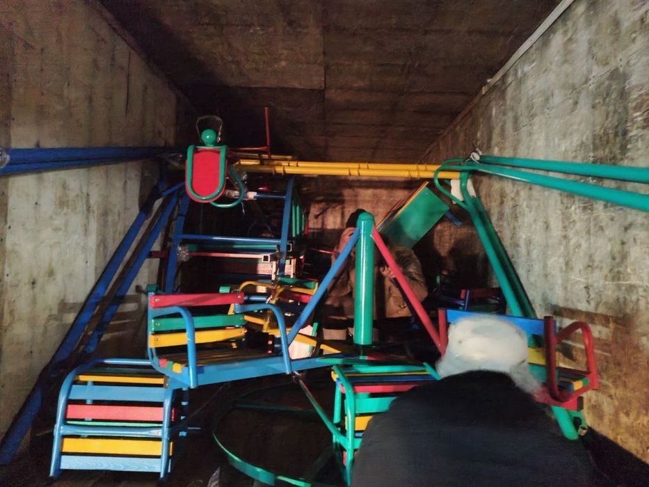 Хар хил турдаги качелалар курусел сирпанчик Горка