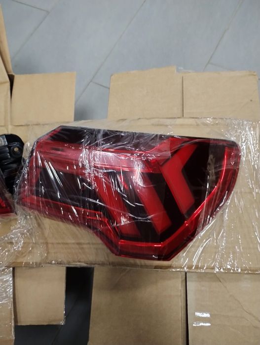 Ляв и десен външен стоп / мигач за Audi Q3 след 2018г.