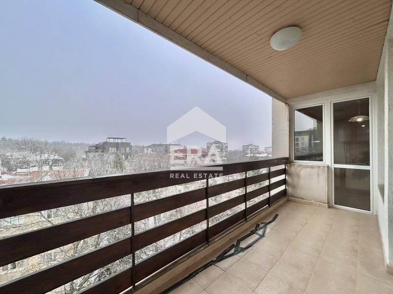 Дава се под наем Тристаен апартамент в София, Изток - 120 кв.м за 1150 € - Снимка #8