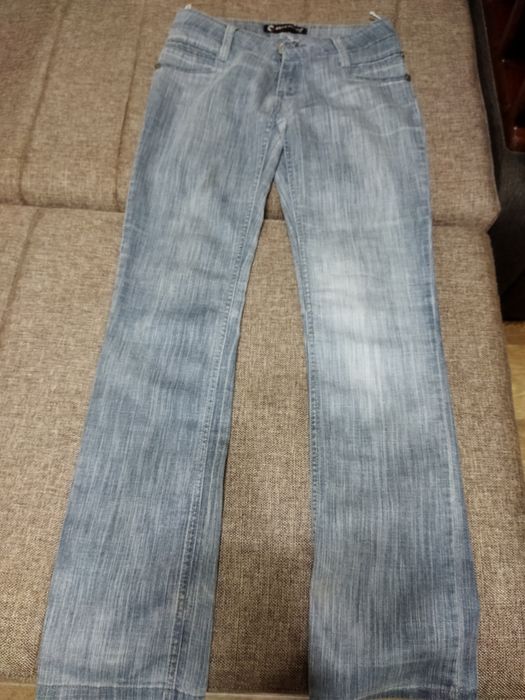 Женские джинсы-рванки 25-26р и фирменные классические джинсы 28р