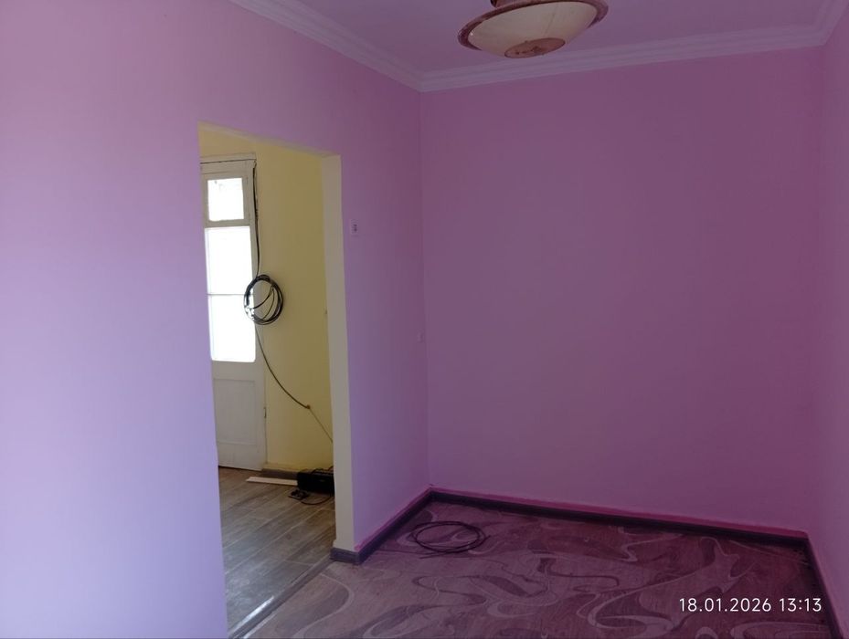 Продаётся двух комнатная квартира.В двух этажном доме первый этаж.