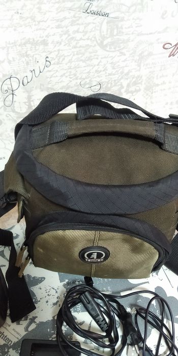 Продам зеркальный фотоаппарат EOS 550D