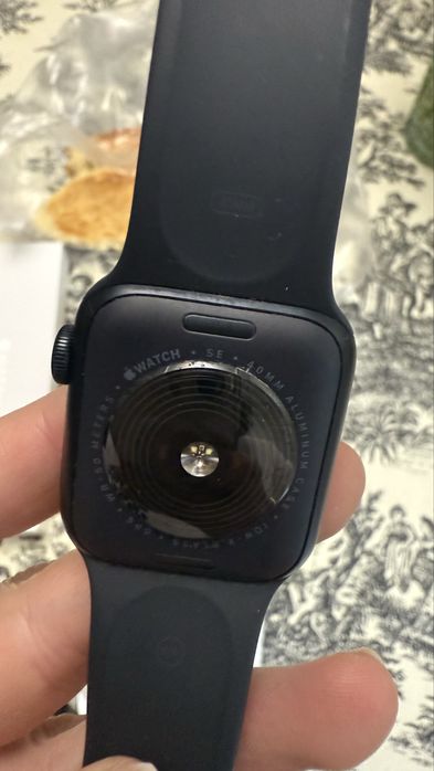 Продам watch se 40 mm