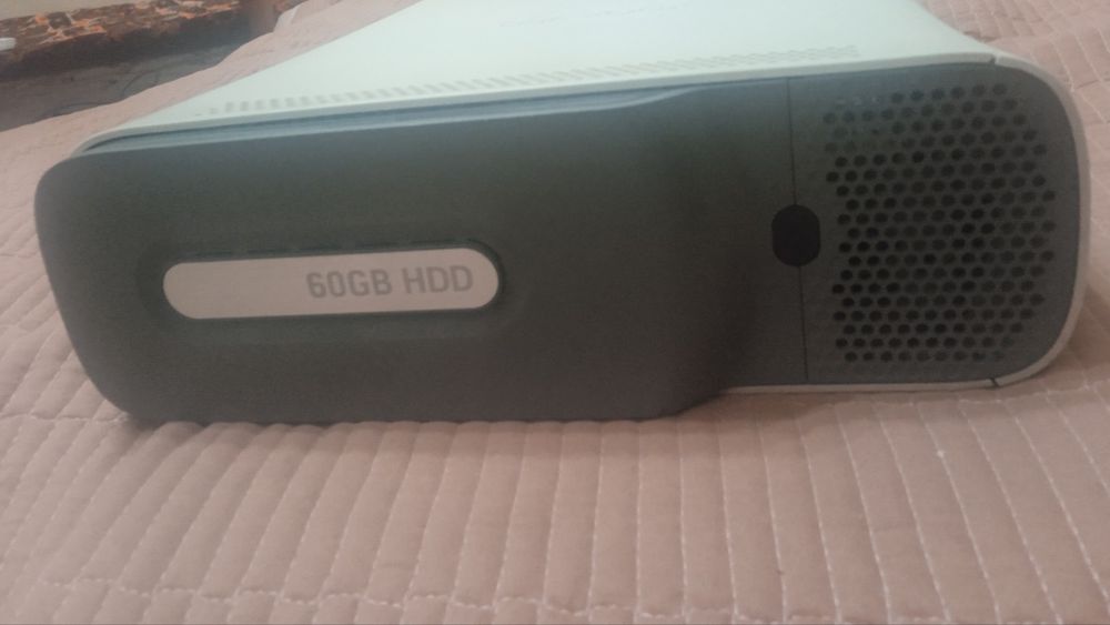 Xbox 360 60GB 
Продаю Xbox 360