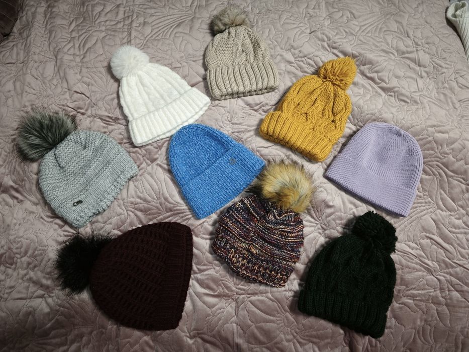 Зимни шапки в различни цветове