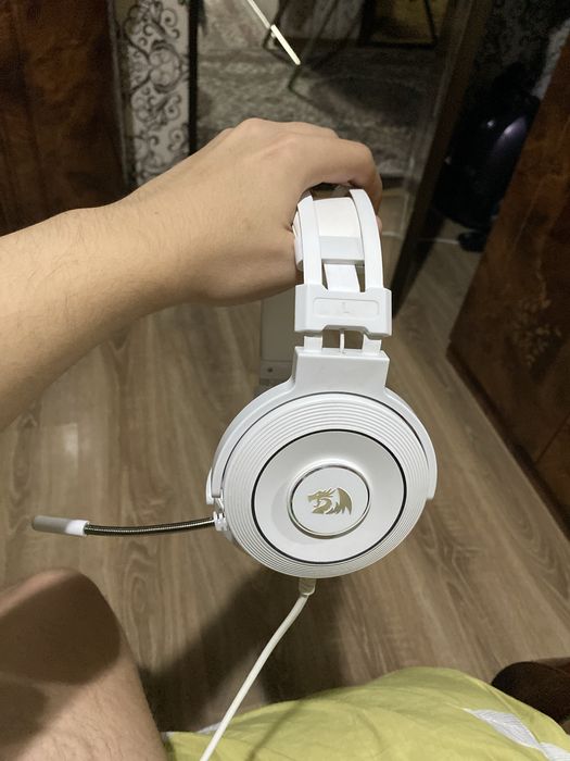 Продам наушники Redragon