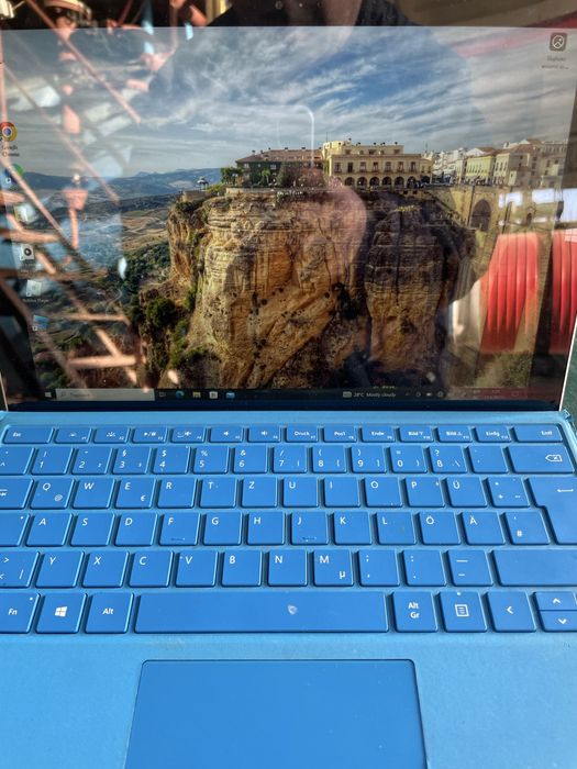 Лаптоп таблет Surface