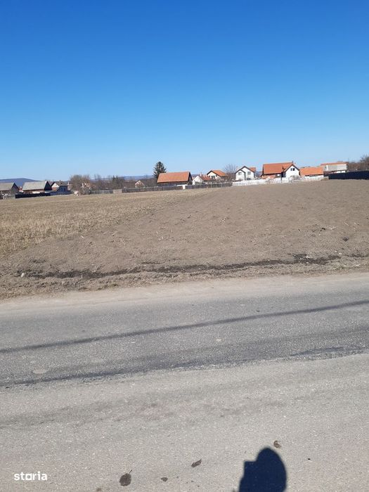 Vand teren construibil intravilan utilitati drum asfaltat central