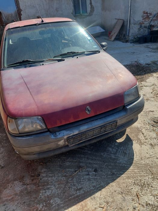 Продавам рено клио 1.2 газ бензин