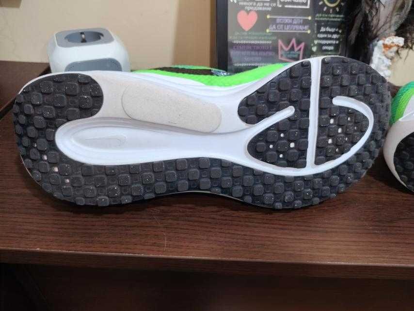 Продавам маратонки Nike Revolution 8