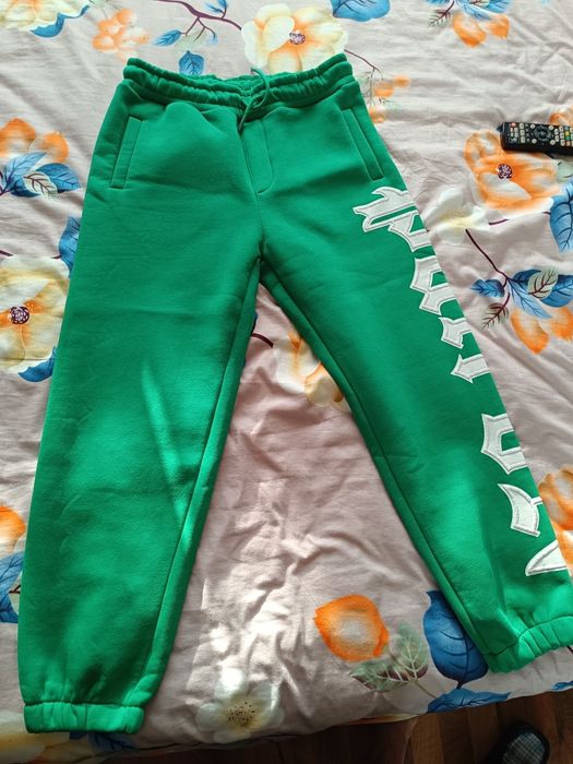 Продавам нов мъжки комплект размер L  на ТОП  ЦЕНА