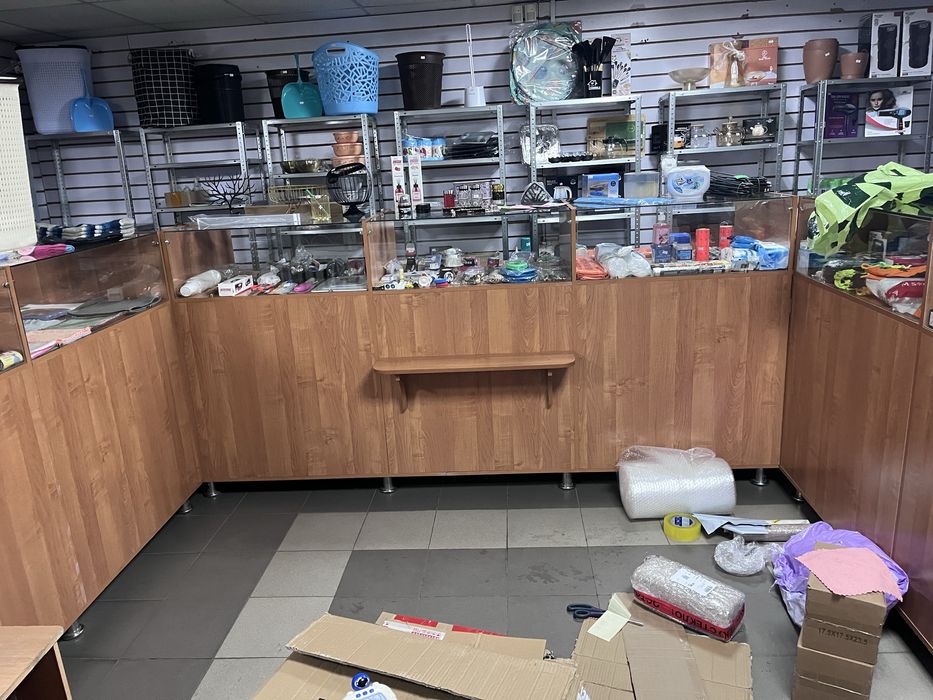 Продам витрину стеклянную