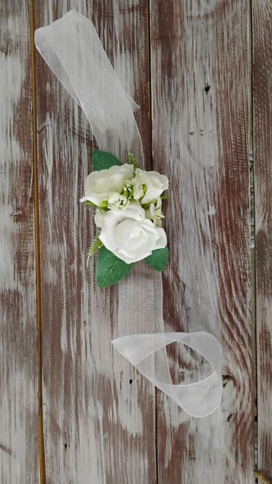 Бутониери и булчински гривни