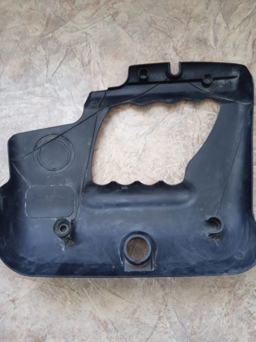 Крышка двигателя пластиковая