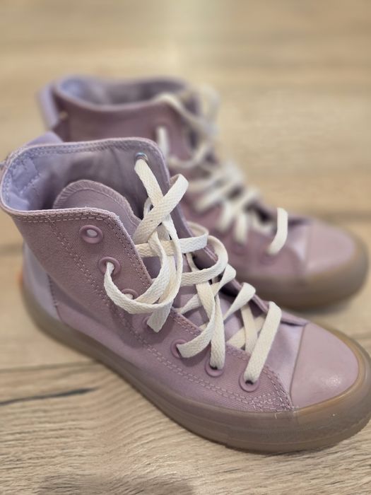 Converse 36 - 36.5 mov purtati de 2 ori