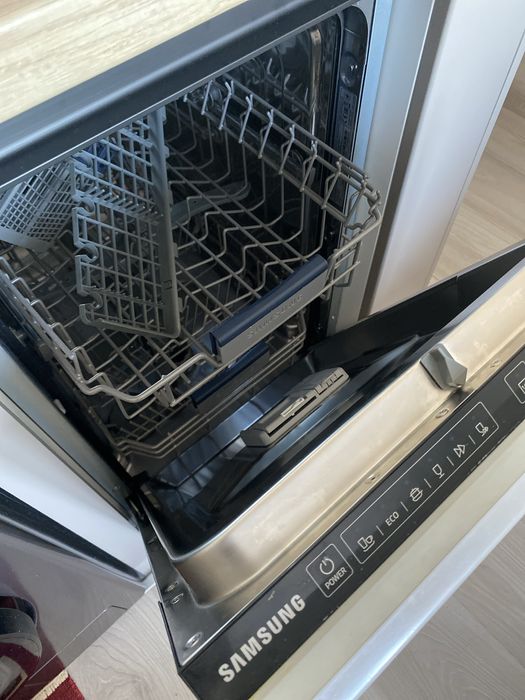 Продам посудомоечную машинку