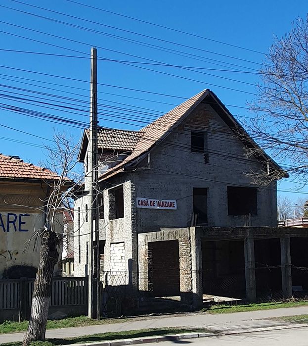 Constructie (la rosu)