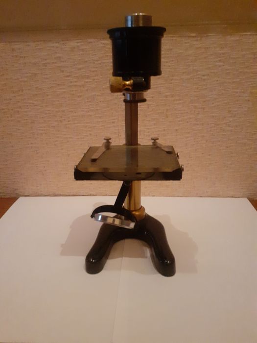 Продаётся антикварный микроскоп