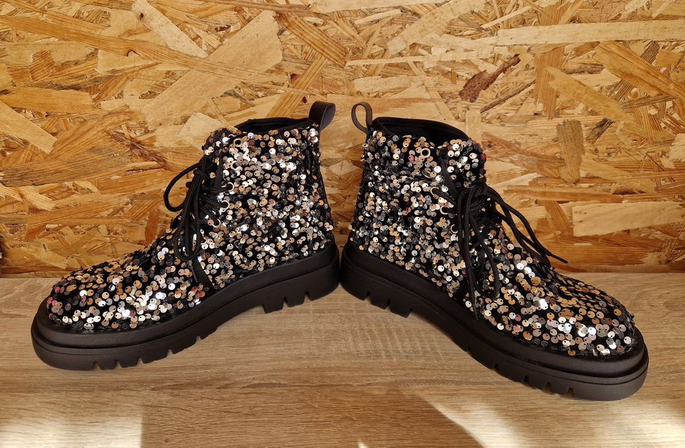 Блестящи боти с пайети