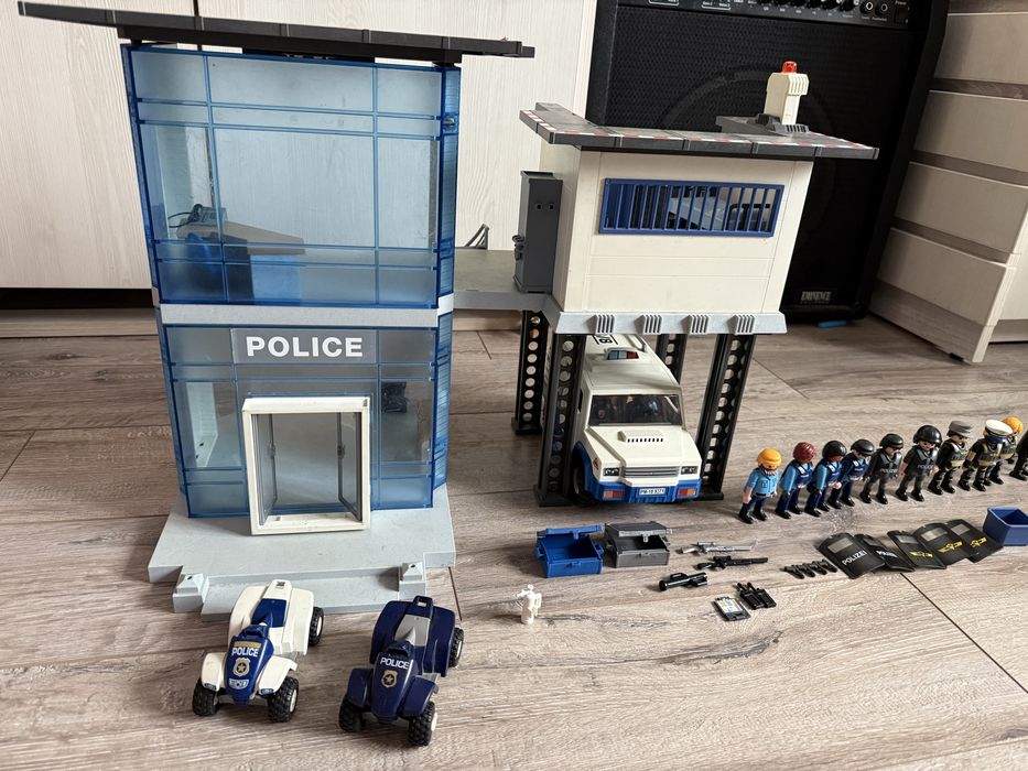 Playmobil sediu de politie+ inchisoare+ oameni