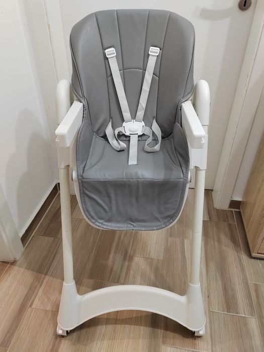 Scaun de masa  cu spătar și tăviță,