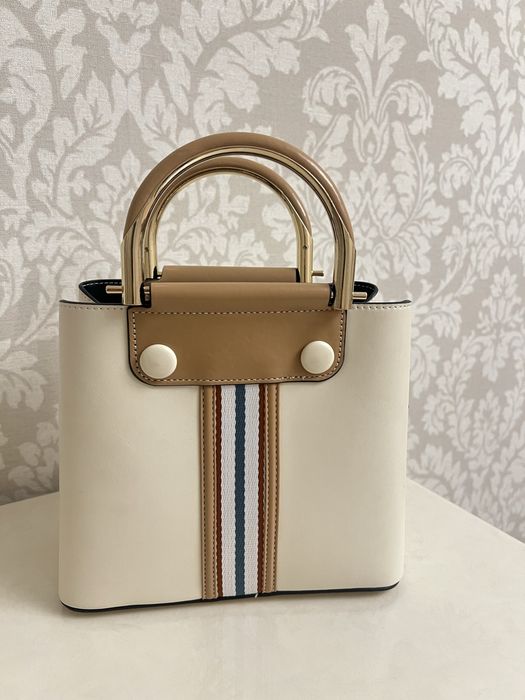 Сумка бежевая с длинным ремешком