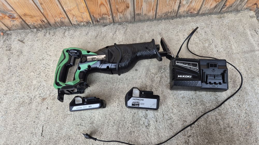 Fierăstrău sabie Hitachi