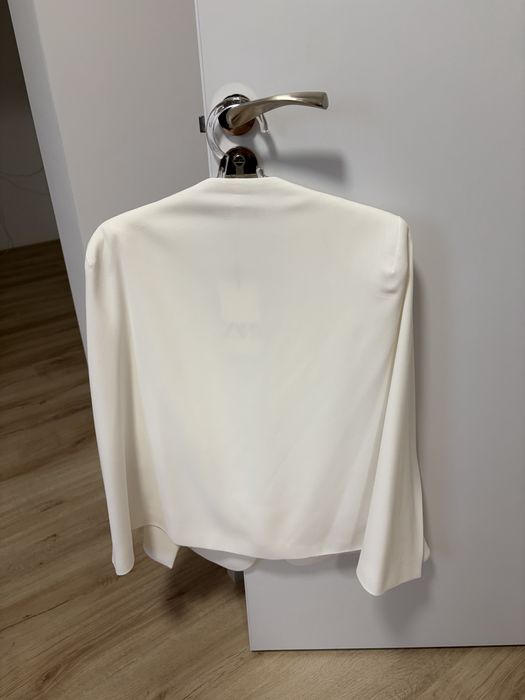 Дамско бяло сако Zara