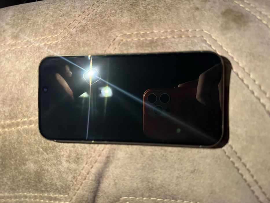 Продаю Iphone 15 pro б/у