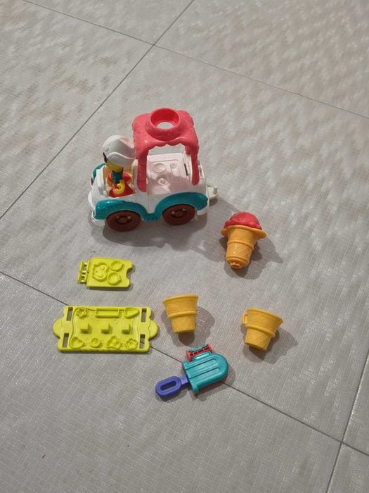 Play-Doh 4 комплекта + 24 чашки с пластилин