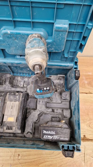 Mașină de insurubat cu impact Makita DTW 301