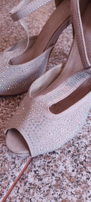 Sandale damă din piele.