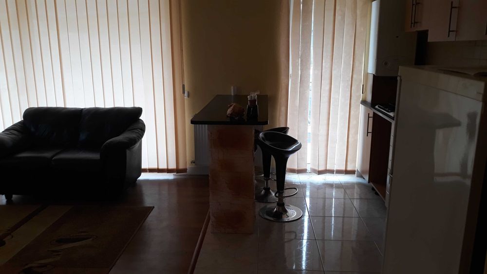 Inchiriez apartament in Floresti