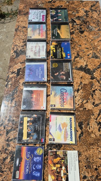 Vând Lot 14 CD cu muzica clasica mixta din colectia TELDEC