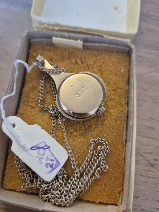 Часы новые Слава позолоченные