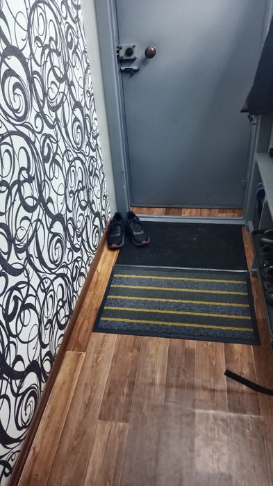 Продам двухкомнатную меновное