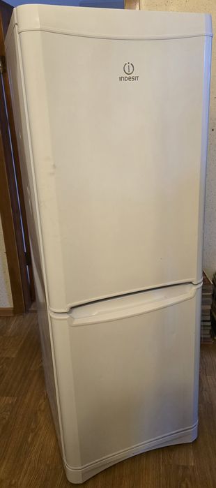 Холодильник Indesit в хорошем состоянии