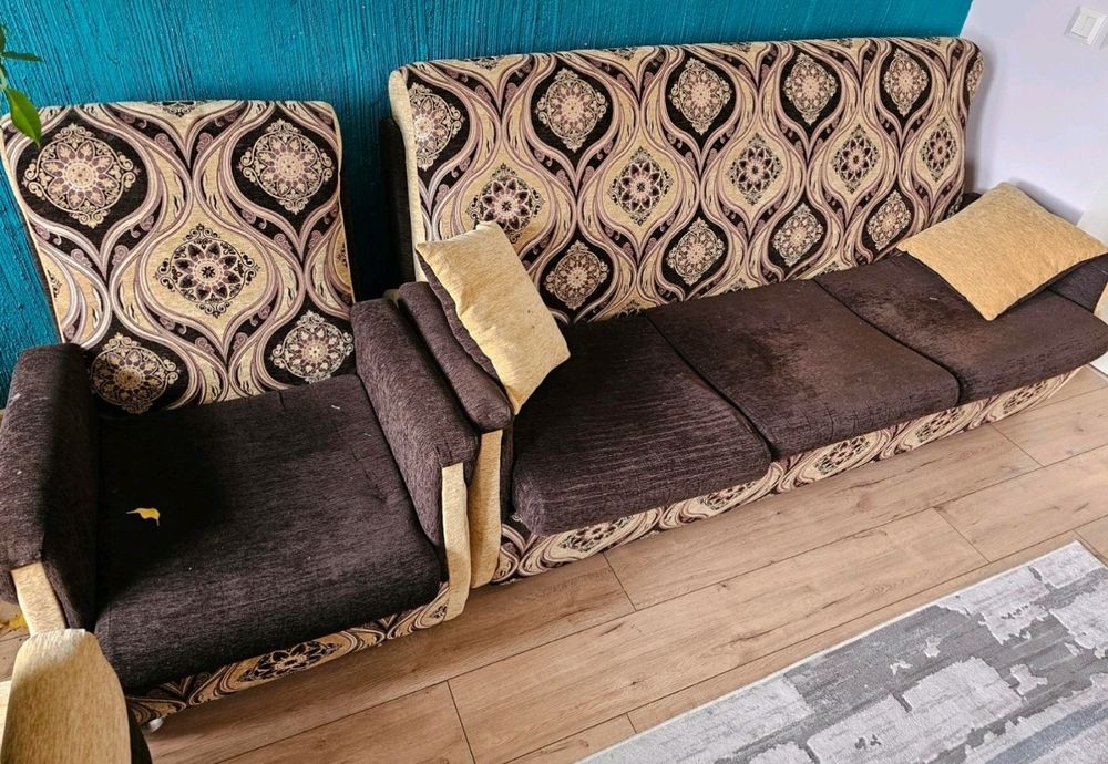 Разтегателен диван, два фотьойла и двете табуретки