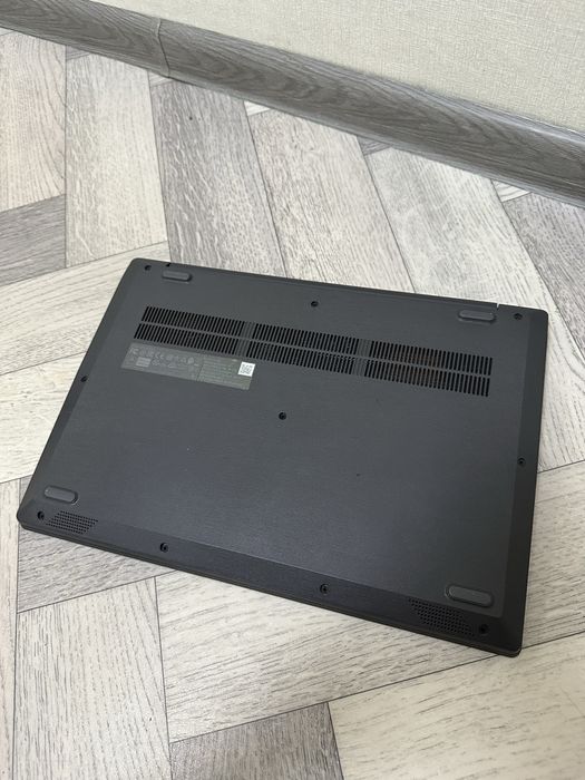 Ноутбук Lenovo V15 igl