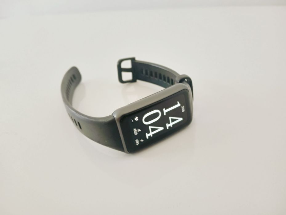 Продам смарт часы Huawei mi band 6