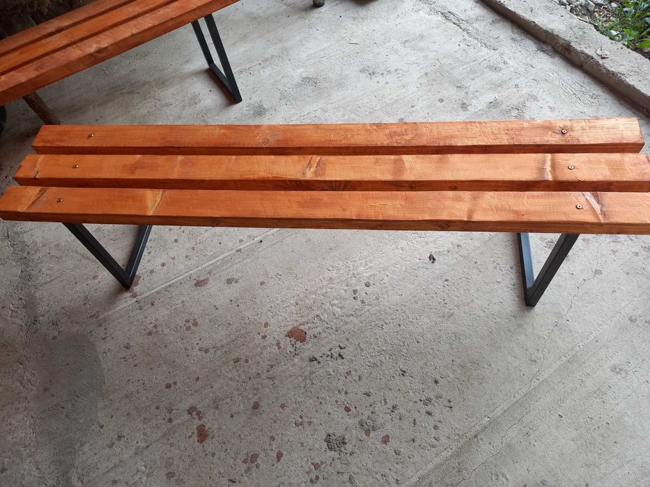 Băncuțe lucrate manual