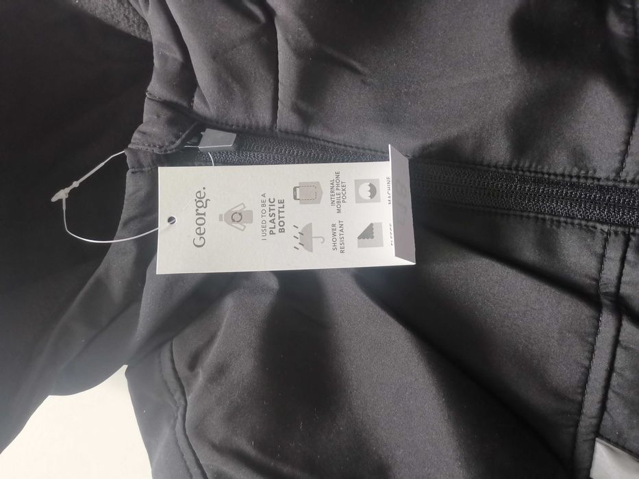 ново намалено зимно яке на малка George размер 7-9 г