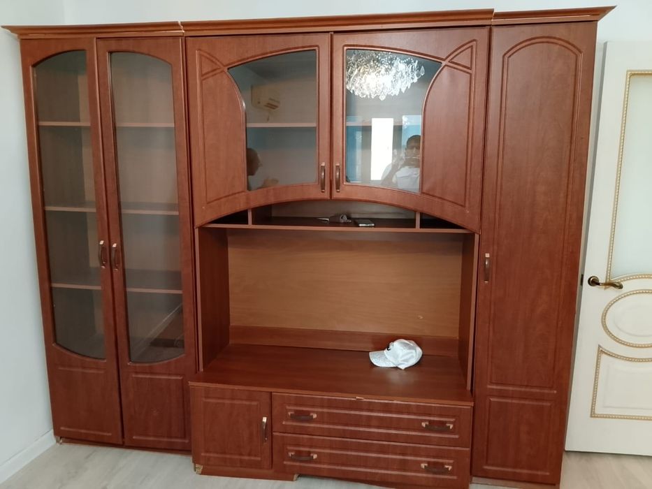 Продам сервант срочно