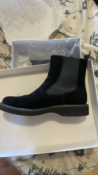 Стилни велурени боти